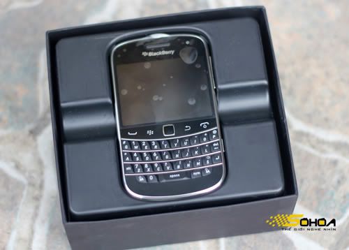 BlackBerry-Bold-9900-20.jpg