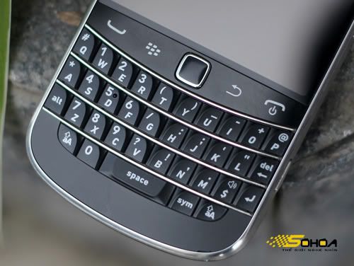 BlackBerry-Bold-9900-8.jpg