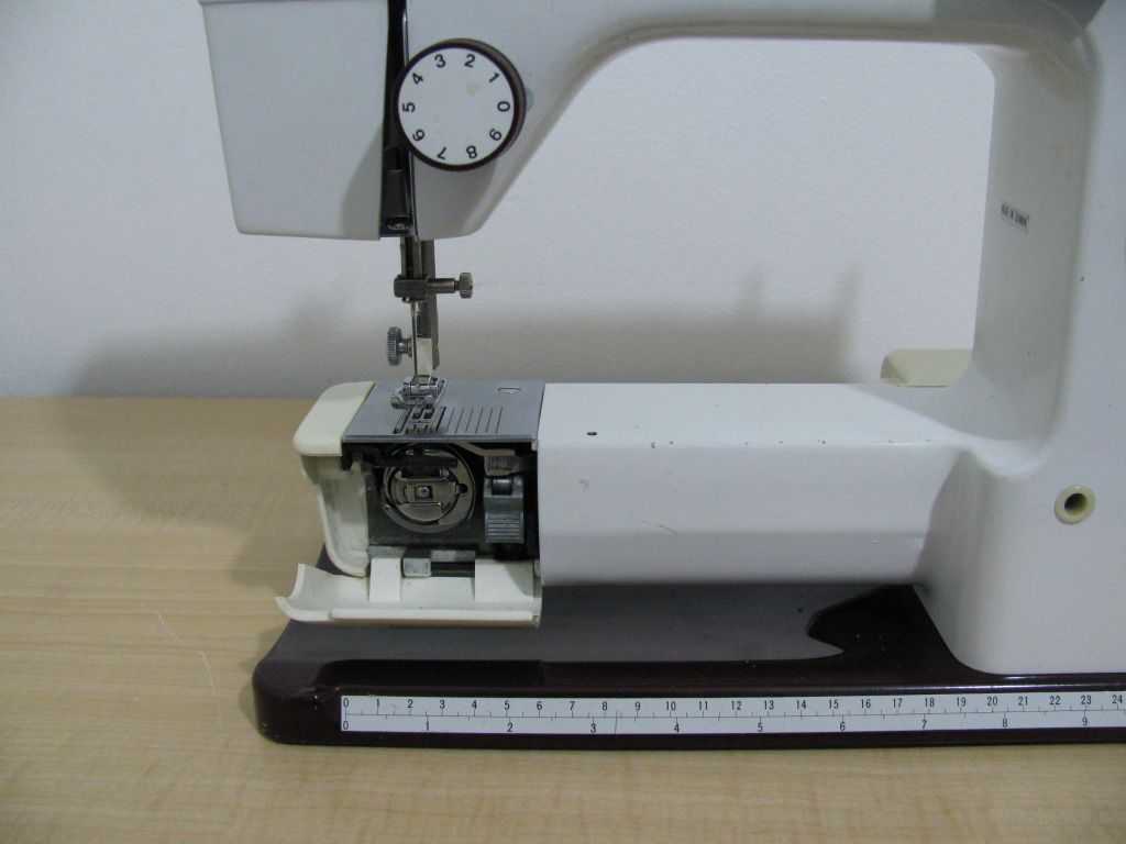 RICCAR INDUSTRIAL STRENGTH SEWING MACHINE 4 LEATHER 1.0 AMP MOTOR + ATTACHMENTS!