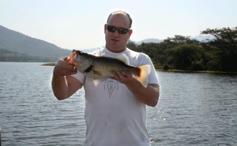 [Image: bass-fishing-trip-066web.jpg]