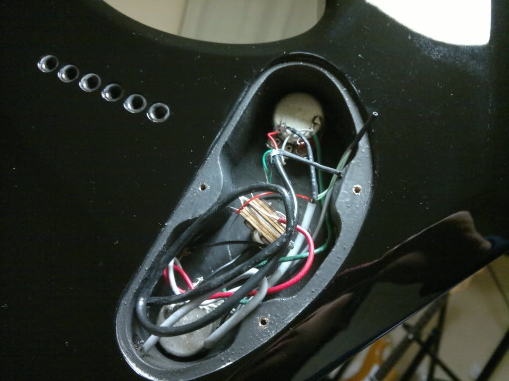Grounding problem! What needs to be done?? Electric Guitars Harmony