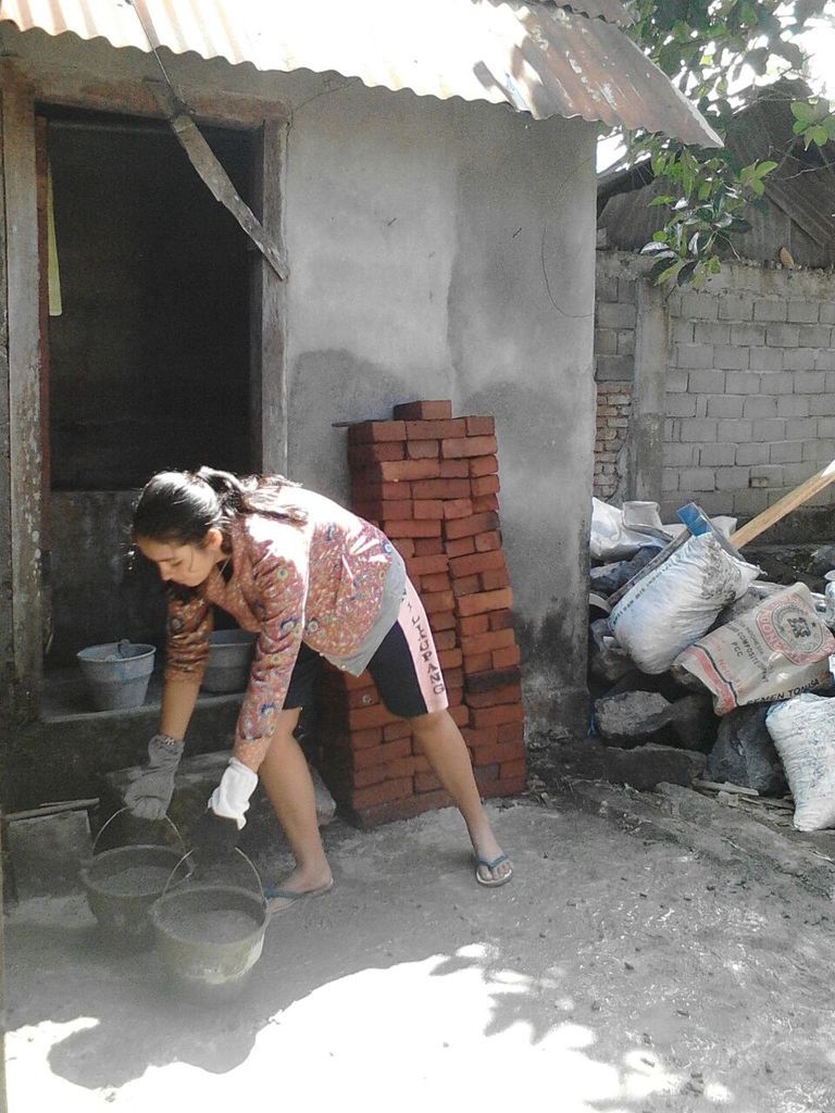 brenda jadi kenek bangunan